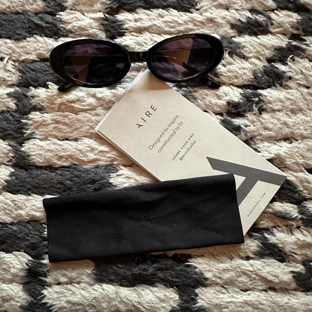 AIRE FORNAX Black Sunglasses